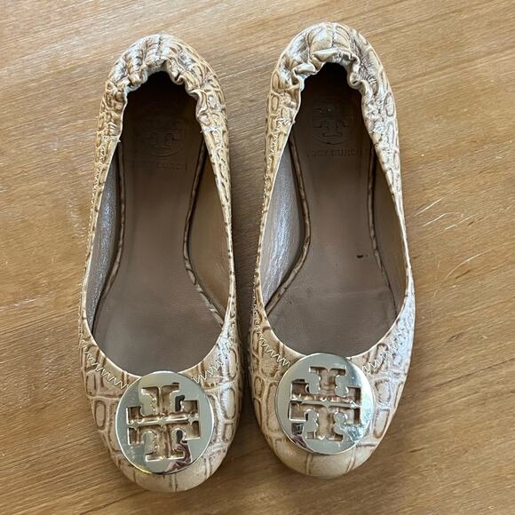 Tory Burch Reva Ballet Flats Beige Croc Embossed Leather Size 5.5 Logo Medallion - Picture 3 of 10